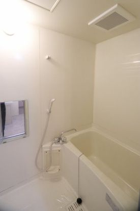 入場ハイツの浴室|ゆったり過ごせるお風呂です