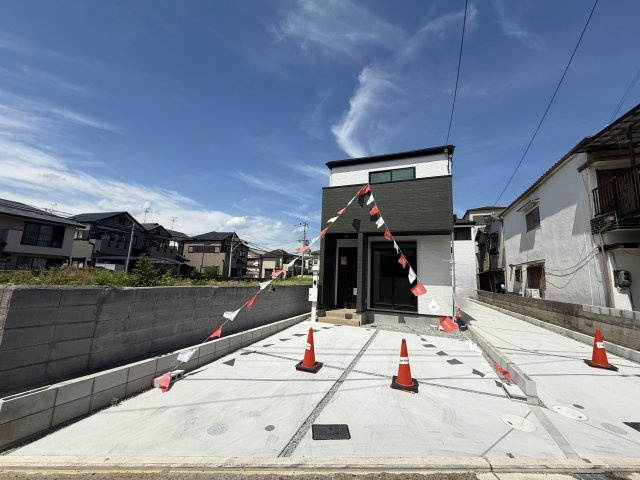 堺市東区中茶屋1期1号棟の前面道路含む現地写真