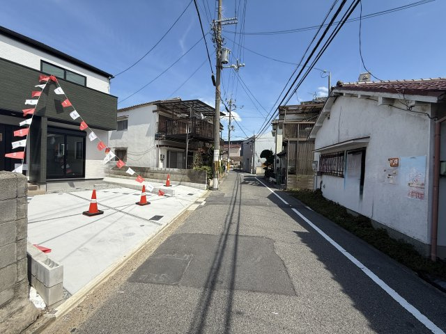 堺市東区中茶屋1期1号棟の前面道路含む現地写真