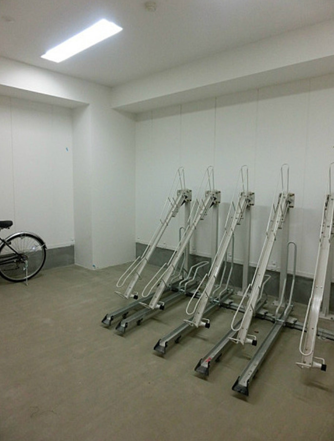 京都市山科区東野百拍子町　収益マンションの駐輪場