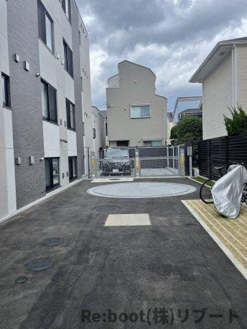 ラクラス南行徳（旧：ストーリア市川南行徳）の駐車場