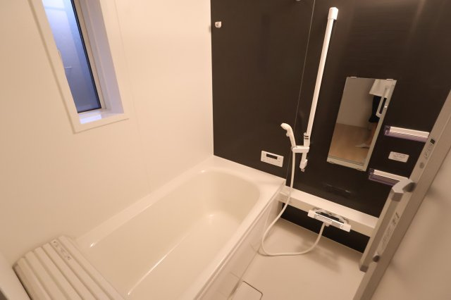 《仲介手数料無料》上尾市大字上尾下818-1新築一戸建てクレイドルガーデンの浴室|撮影日 2025年9月1日 18:20 晴れ