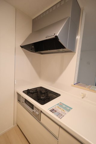 《仲介手数料無料》上尾市大字上尾下818-1新築一戸建てクレイドルガーデンのキッチン|撮影日 2025年9月1日 18:20 晴れ