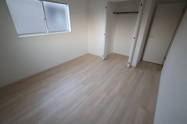 《仲介手数料無料》上尾市大字上尾下818-1新築一戸建てクレイドルガーデンの洋室|撮影日 2025年9月1日 18:20 晴れ