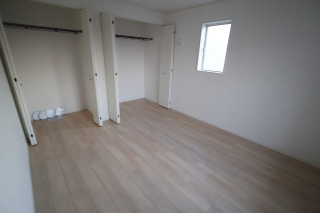 《仲介手数料無料》上尾市大字上尾下818-1新築一戸建てクレイドルガーデンの洋室|撮影日 2025年9月1日 18:20 晴れ