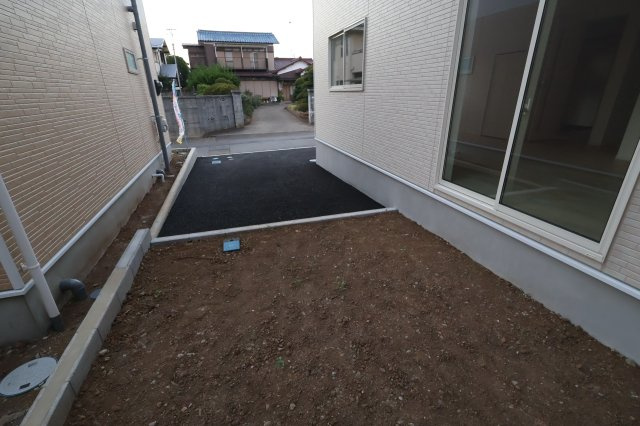 《仲介手数料無料》上尾市大字上尾下818-1新築一戸建てクレイドルガーデンの駐車場|撮影日 2025年9月1日 18:20 晴れ