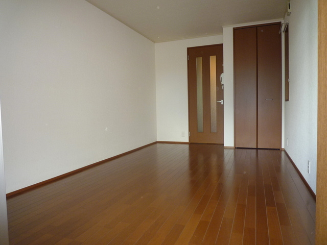 クレセントハウスの寝室|★キレイなフローリングのお部屋です★