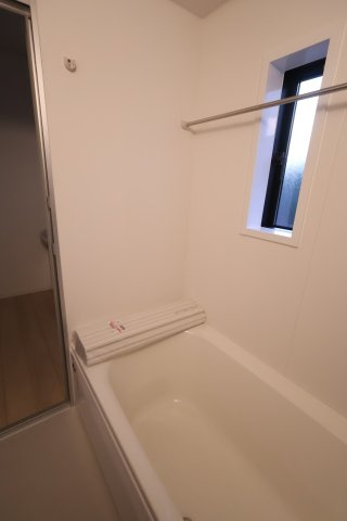 《仲介手数料無料》上尾市大字上尾下818-1新築一戸建てクレイドルガーデンの浴室|撮影日 2025年9月1日 18:20 晴れ