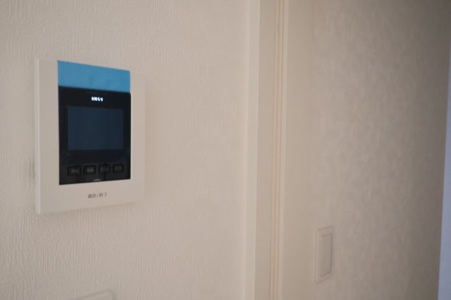 《仲介手数料無料》上尾市大字上尾下818-1(6号棟)新築一戸建てクレイドルガーデンのセキュリティ|撮影日 2025年9月1日 18:20 晴れ