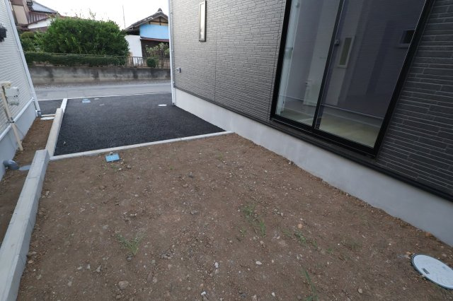 《仲介手数料無料》上尾市大字上尾下818-1(6号棟)新築一戸建てクレイドルガーデンの駐車場|撮影日 2025年9月1日 18:20 晴れ