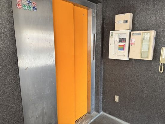 ハーバーグランドハイツ杉浦の設備|エレベーターです