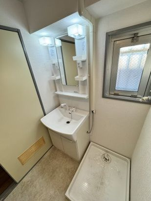 ハーバーグランドハイツ杉浦の独立洗面台|朝の支度にも助かる、独立の洗髪洗面化粧台