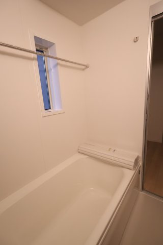 《仲介手数料無料》上尾市大字上尾下818-1新築一戸建てクレイドルガーデンの浴室|撮影日 2025年9月1日 18:20 晴れ