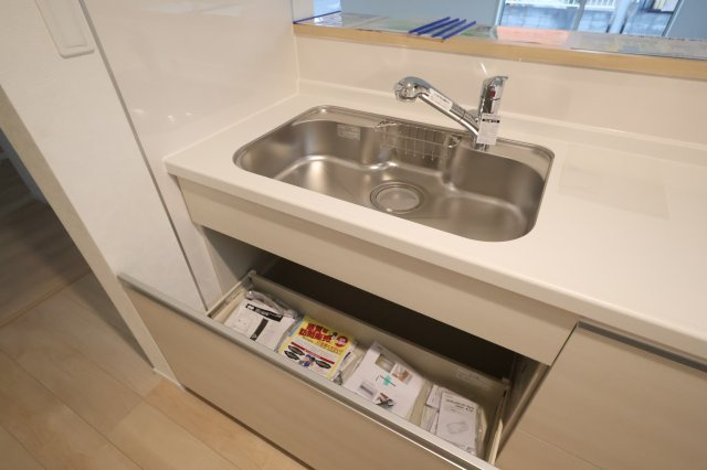 《仲介手数料無料》上尾市大字上尾下818-1新築一戸建てクレイドルガーデンのキッチン|撮影日 2025年9月1日 18:20 晴れ