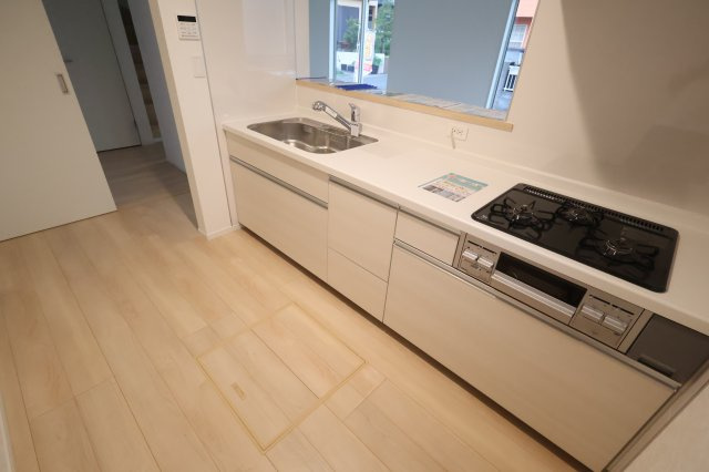 《仲介手数料無料》上尾市大字上尾下818-1新築一戸建てクレイドルガーデンのキッチン|撮影日 2025年9月1日 18:20 晴れ