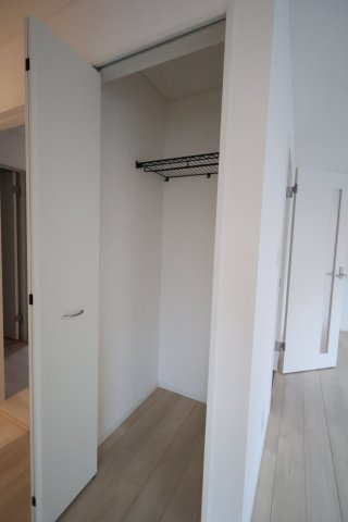 《仲介手数料無料》上尾市大字上尾下818-1新築一戸建てクレイドルガーデンの収納|撮影日 2025年9月1日 18:20 晴れ