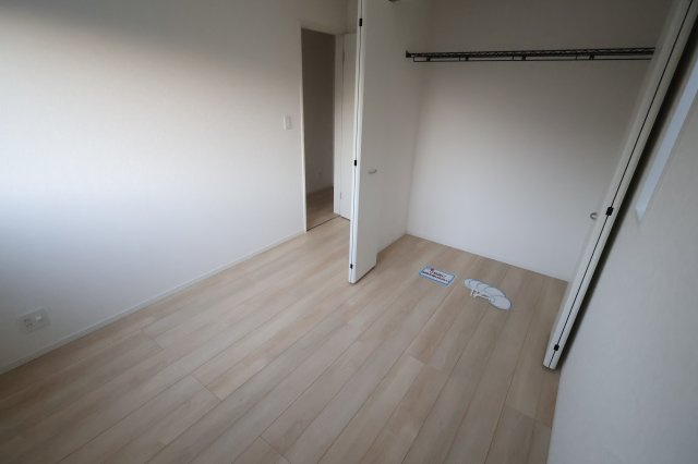 《仲介手数料無料》上尾市大字上尾下818-1新築一戸建てクレイドルガーデンの洋室|撮影日 2025年9月1日 18:20 晴れ