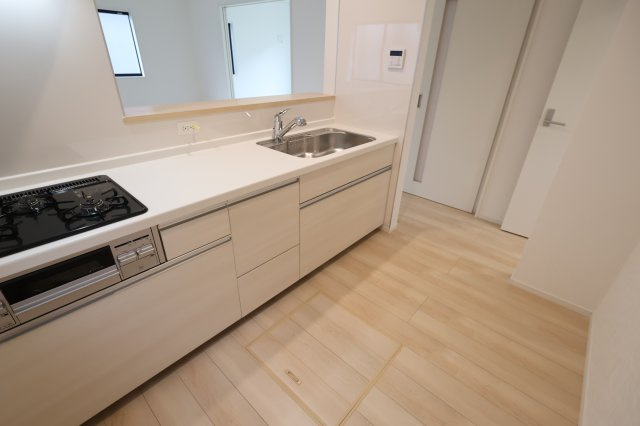 【キッチン】 | 《仲介手数料無料》岩槻区大字表慈恩寺1420-53(全1戸)新築一戸建てクレイドルガーデン | 撮影日 2025年9月18日 16:40 晴れ