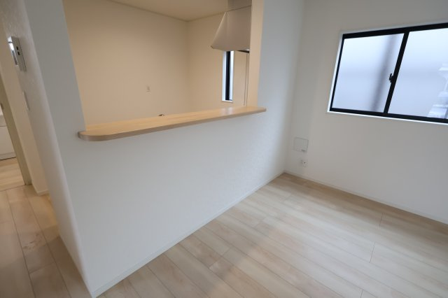 【キッチン】 | 《仲介手数料無料》岩槻区大字表慈恩寺1420-53(全1戸)新築一戸建てクレイドルガーデン | 撮影日 2025年9月18日 16:40 晴れ