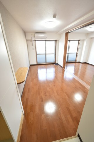 ルミエール難波の居間・リビング