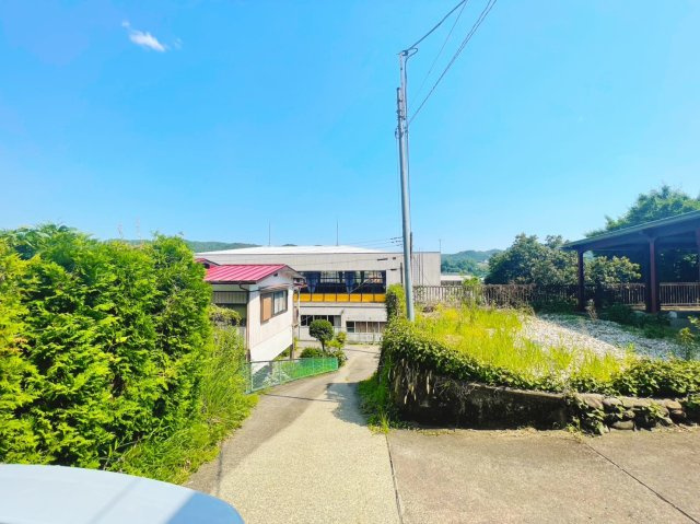 那珂川町馬頭　中古住宅の前面道路含む現地写真