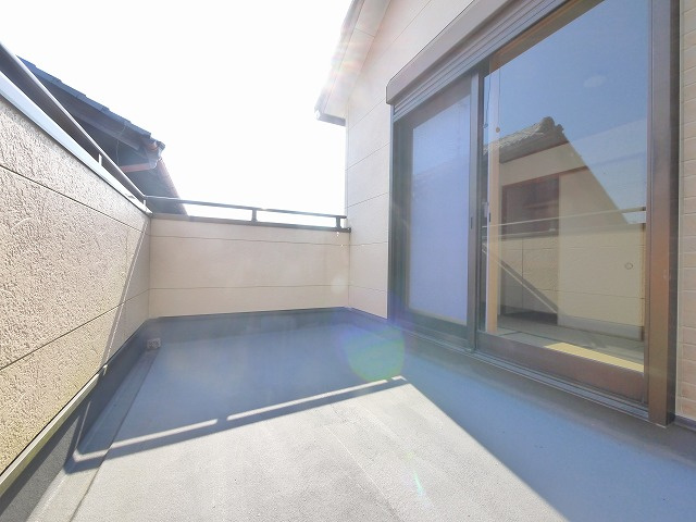 三宅町屏風戸建てのバルコニー|外からの目が気にならないバルコニーで洗濯物が干せます