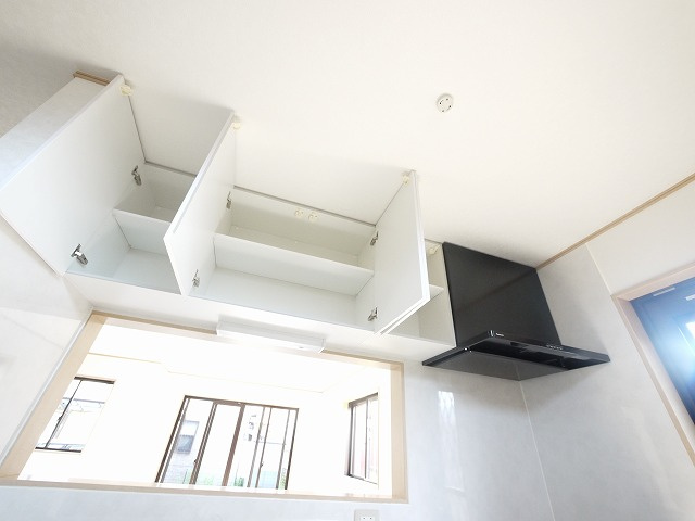 三宅町屏風戸建ての収納|お料理しやすいキッチンです