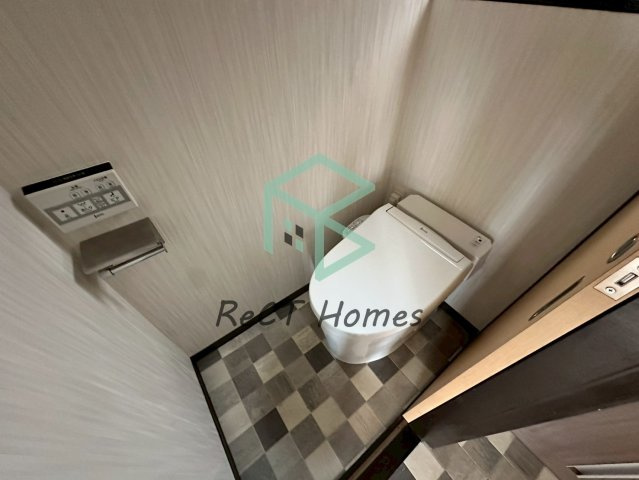 楠町戸建てのトイレ