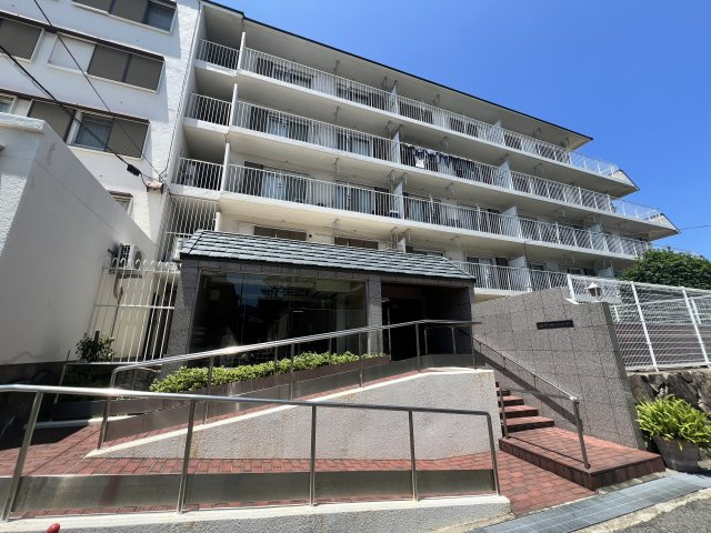 山手台ハイツの外観
