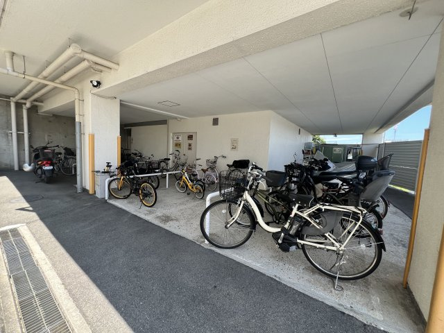 山手台ハイツの駐車場