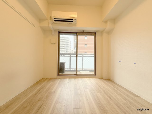 プレサンス新町ウィズ ジョイ 仲介手数料無料の居間・リビング