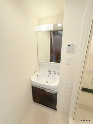 プレサンス新町ウィズ ジョイ 仲介手数料無料の洗面所