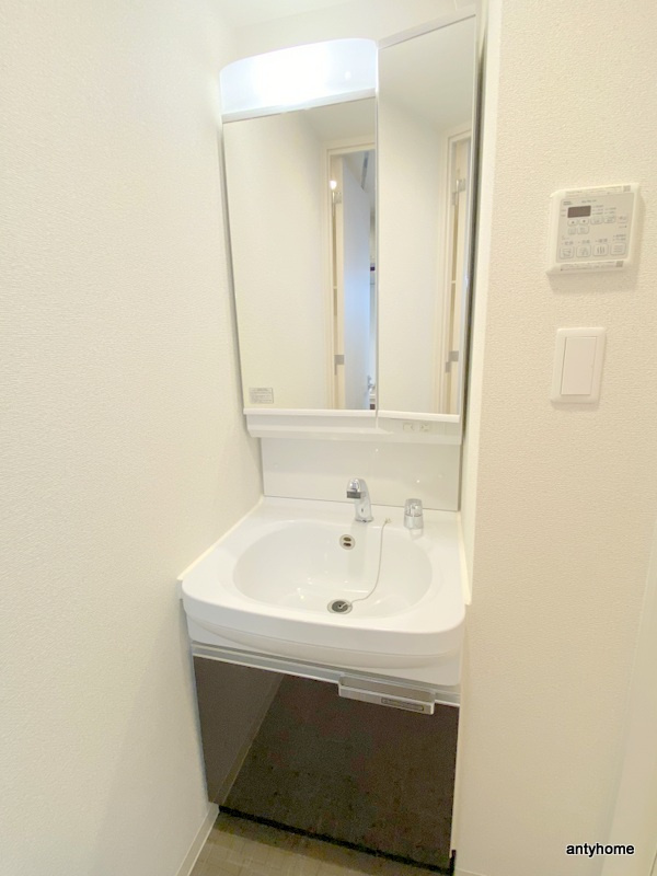 プレサンス堺筋本町駅前シェル　仲介手数料無料の洗面所