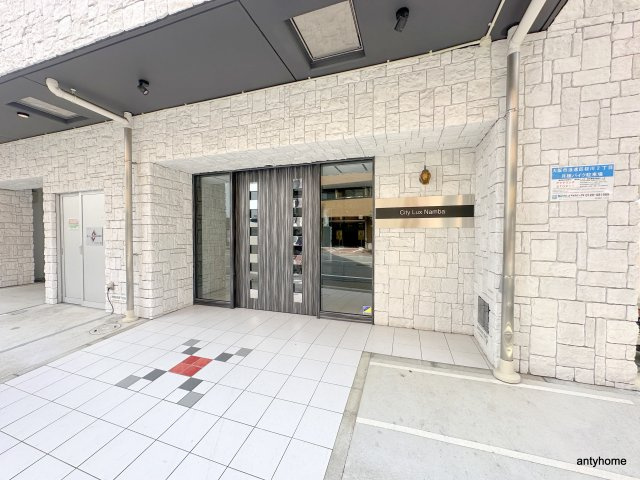 City Lux Namba　仲介手数料無料のエントランス