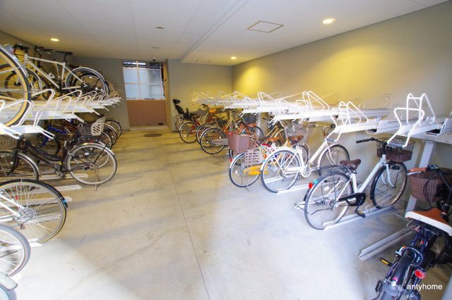 セレッソコート新大阪　仲介手数料無料の駐車場