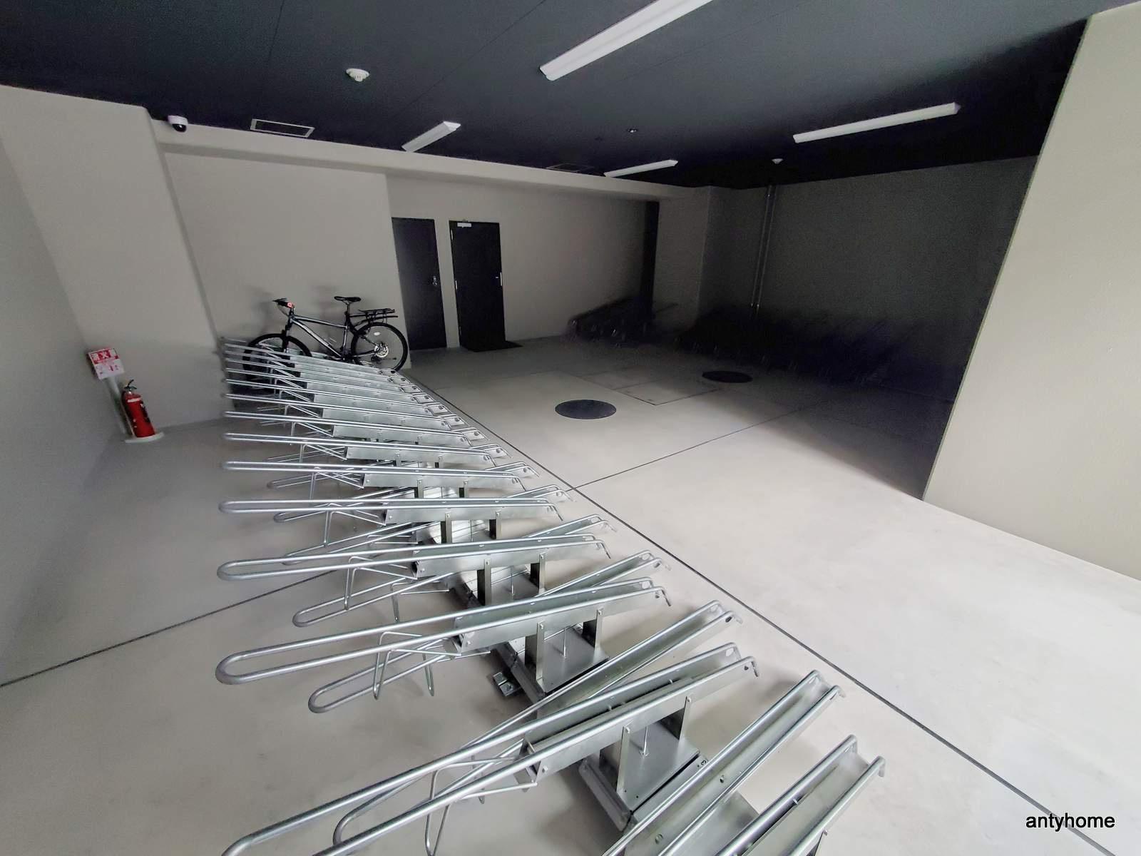 アドバンス難波南ノエル　仲介手数料無料の駐車場