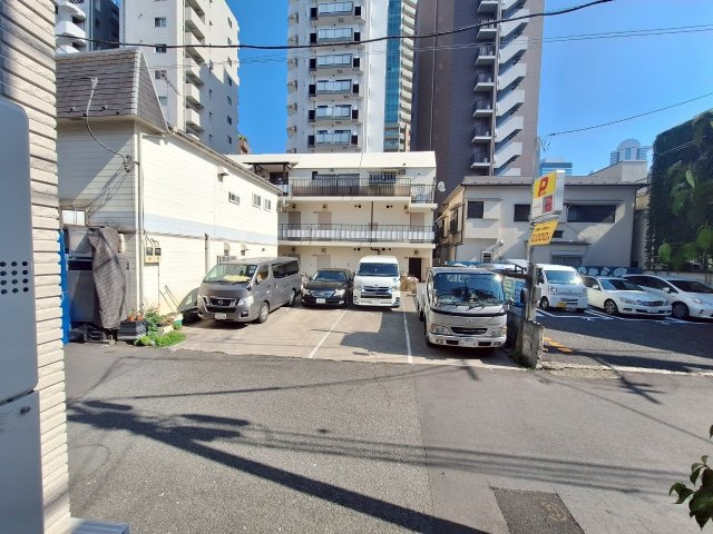 ファミリアーレの駐車場