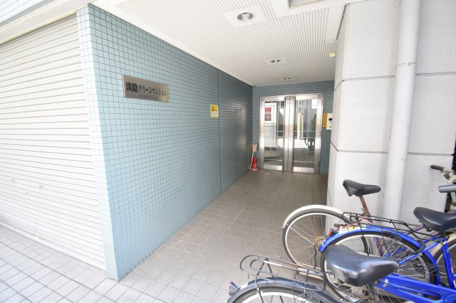 淡路グリーンマンション　仲介手数料無料のエントランス