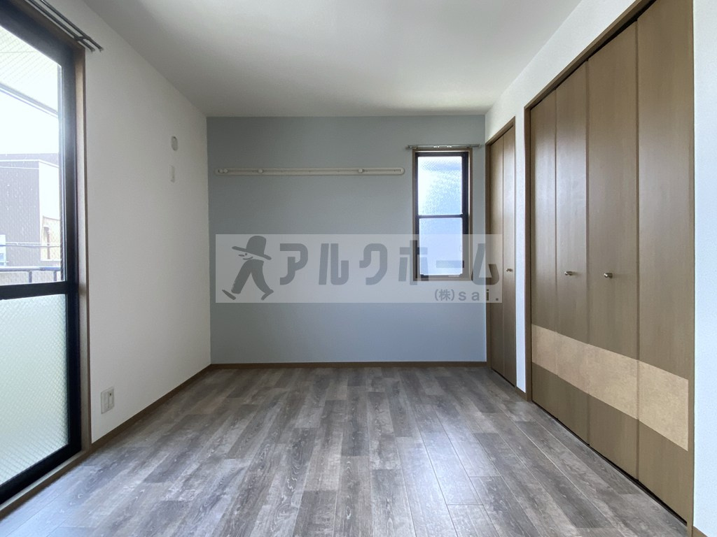 ニューリバーサイド八尾南D棟の洋室