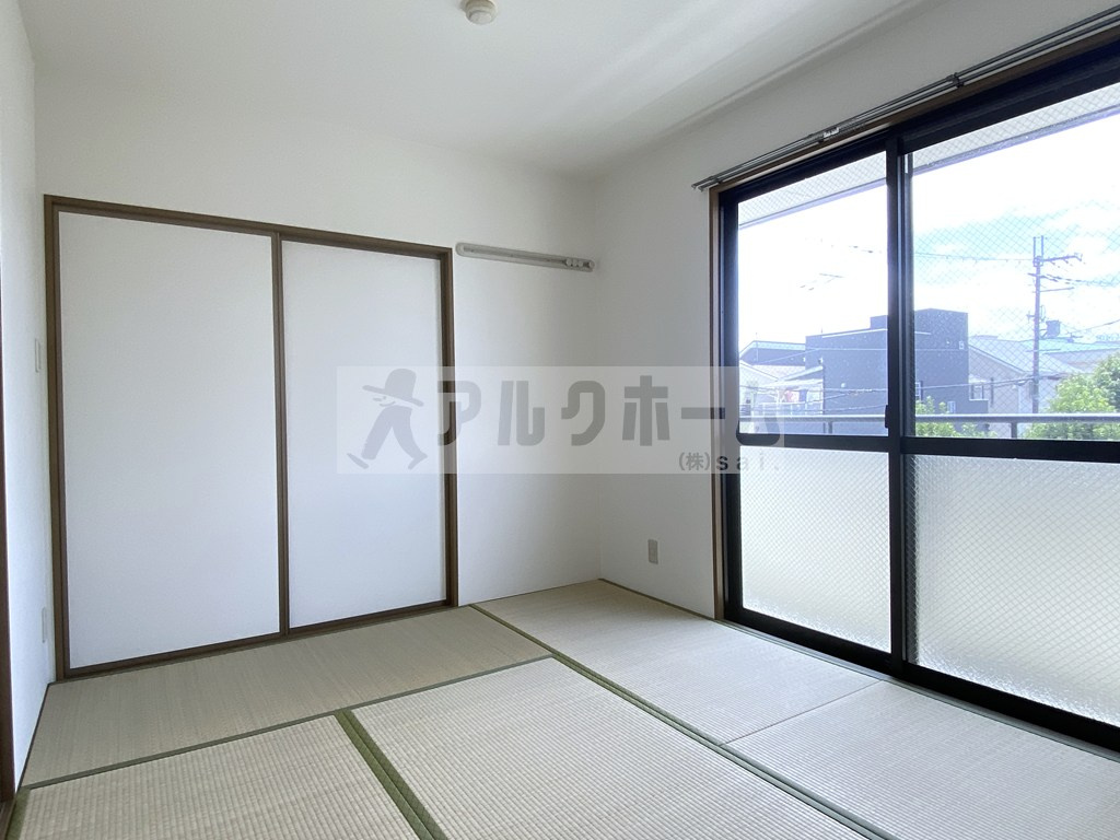 ニューリバーサイド八尾南D棟の和室