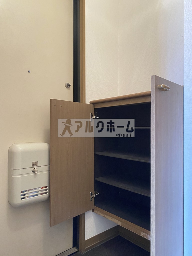 ニューリバーサイド八尾南D棟の玄関