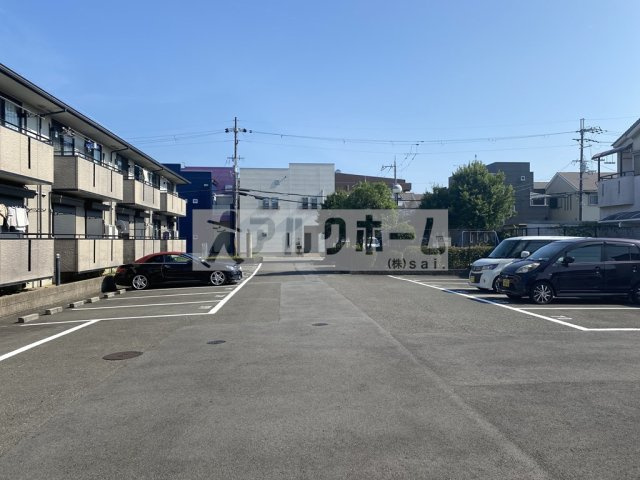 ニューリバーサイド八尾南D棟の駐車場
