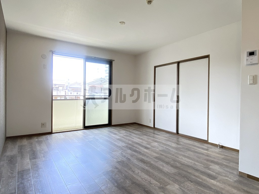 ニューリバーサイド八尾南D棟の居間・リビング