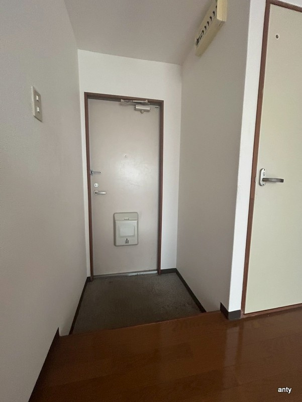 吉田ビル　仲介手数料無料の玄関