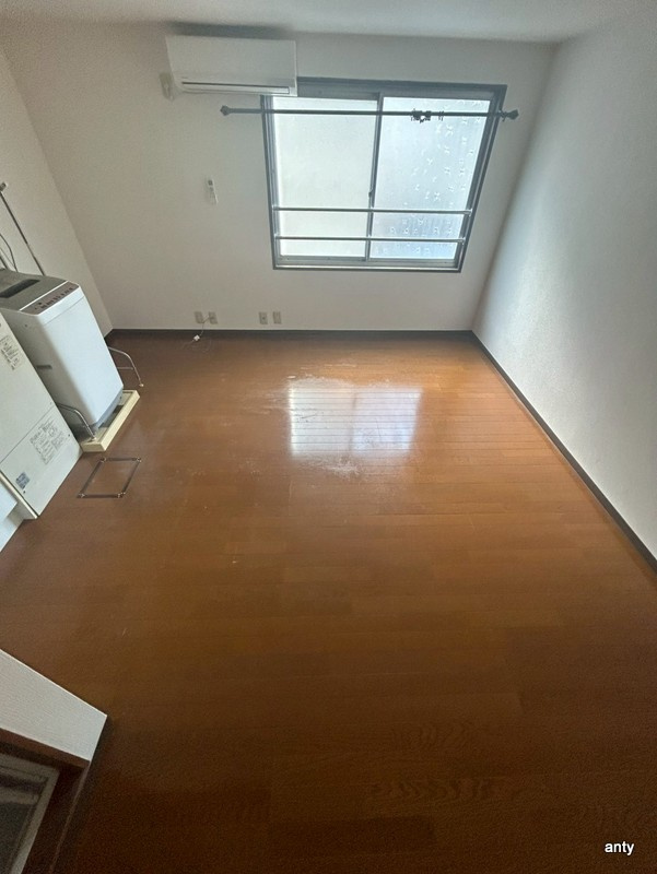 吉田ビル　仲介手数料無料の居間・リビング