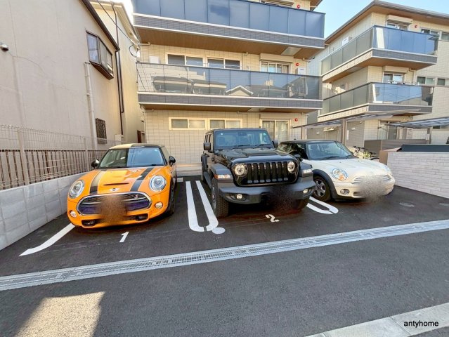 ラパーチェ江坂2の駐車場