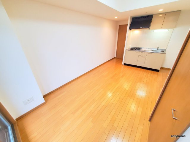 ドゥーエ玉造　仲介手数料無料の居間・リビング