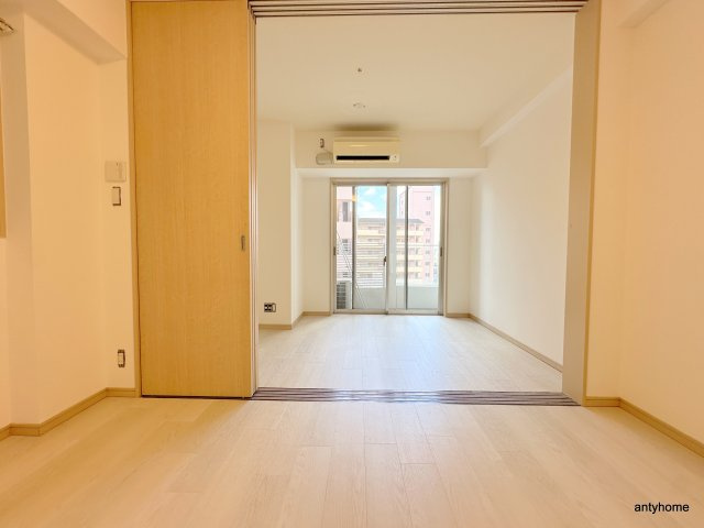 BGC難波タワー　仲介手数料無料の居間・リビング