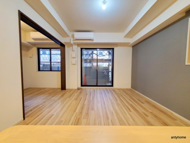 スプランディッド難波3　仲介手数料無料の居間・リビング