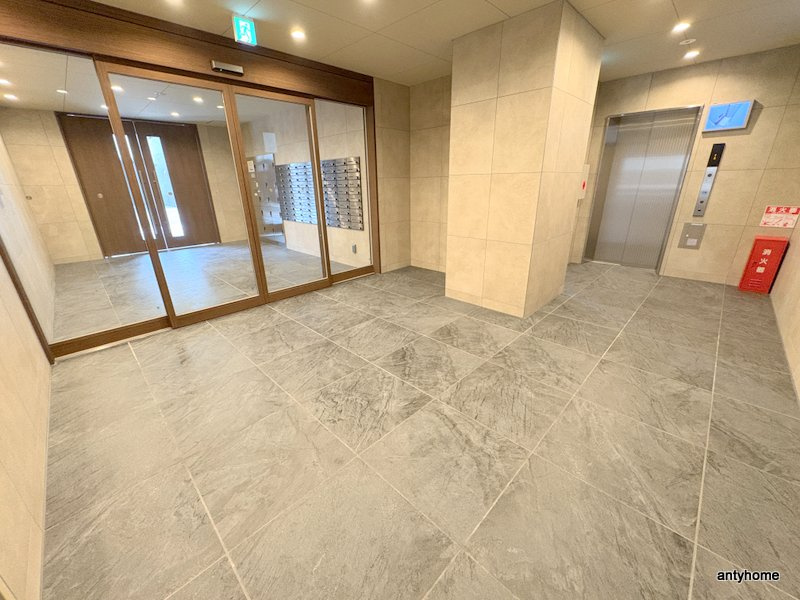 セオリー大阪EAST DOOR　仲介手数料無料のロビー